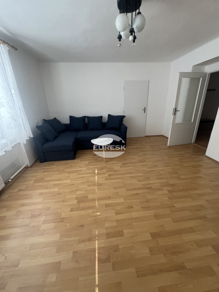 Prenájom priestranného 2-izbového bytu na Krátkej ulici v Humennom.