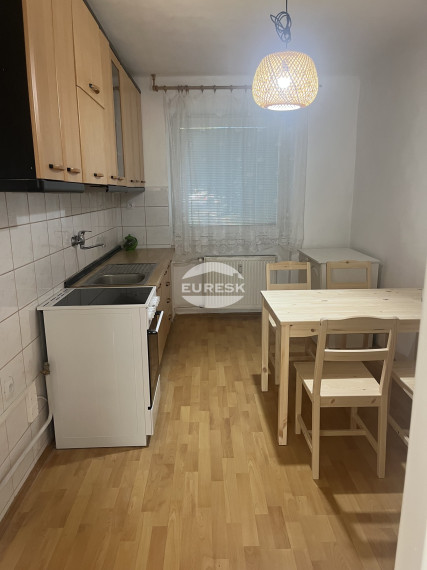 Prenájom priestranného 2-izbového bytu na Krátkej ulici v Humennom.