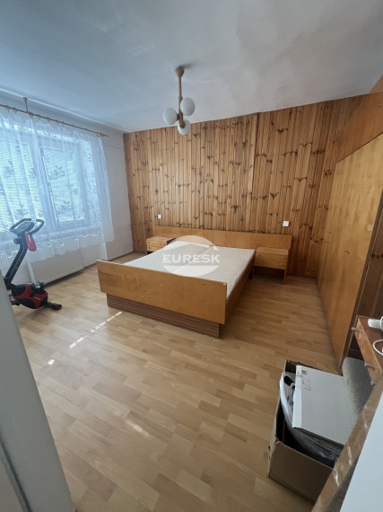 Prenájom priestranného 2-izbového bytu na Krátkej ulici v Humennom.