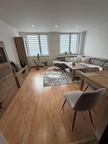 Na predaj 3-izbový byt v Humennom.