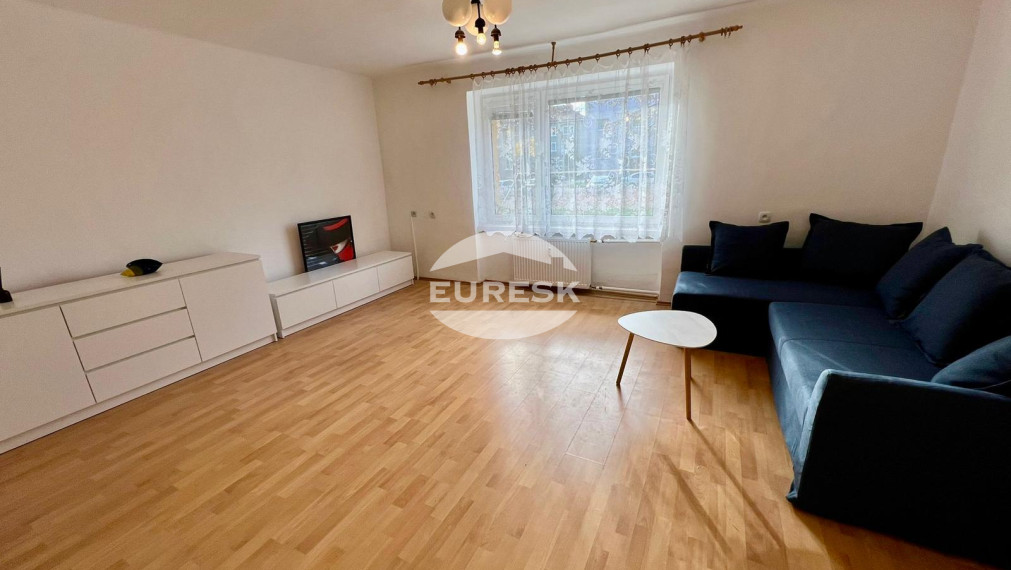 Prenájom priestranného 2-izbového bytu na Krátkej ulici v Humennom.