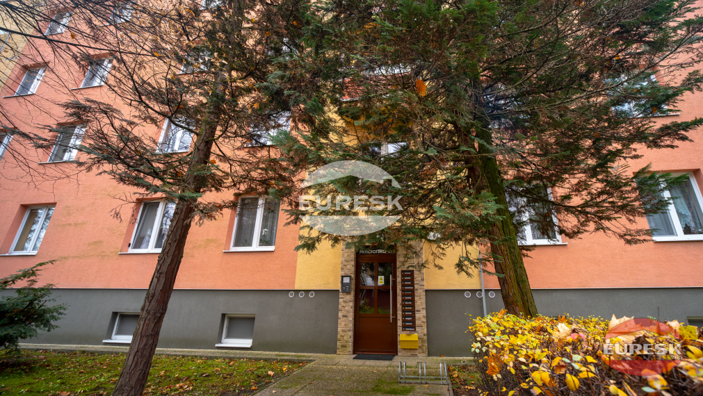 Skvelá investícia: moderný 2-izbový byt v tehlovom dome – Humenné.