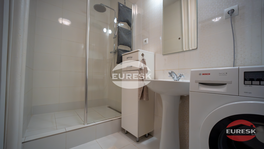 Skvelá investícia: moderný 2-izbový byt v tehlovom dome – Humenné.