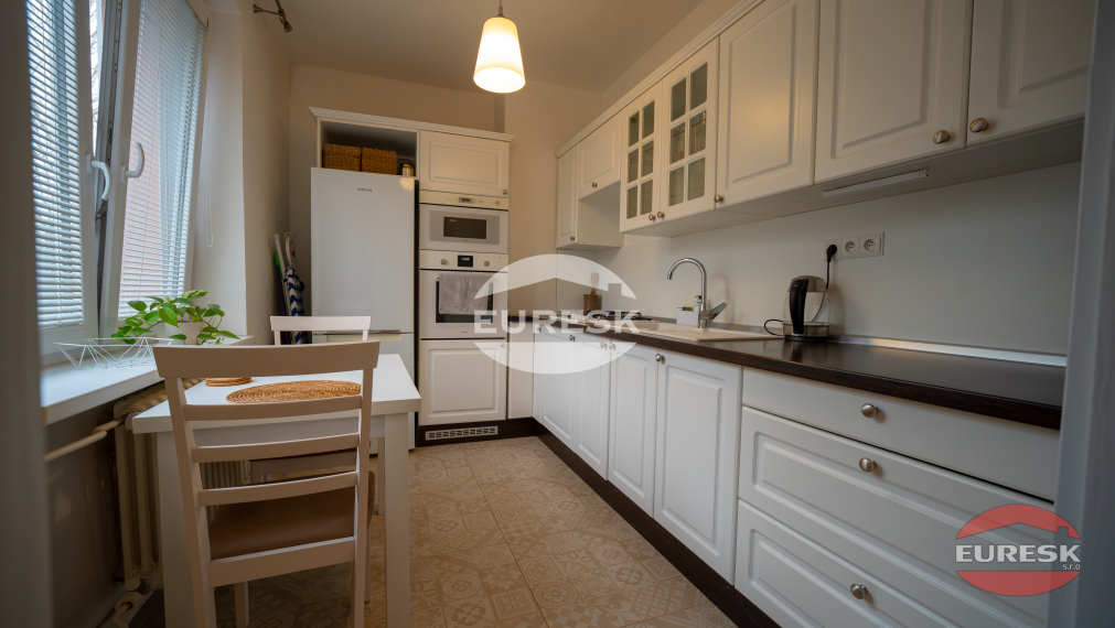 Skvelá investícia: moderný 2-izbový byt v tehlovom dome – Humenné.