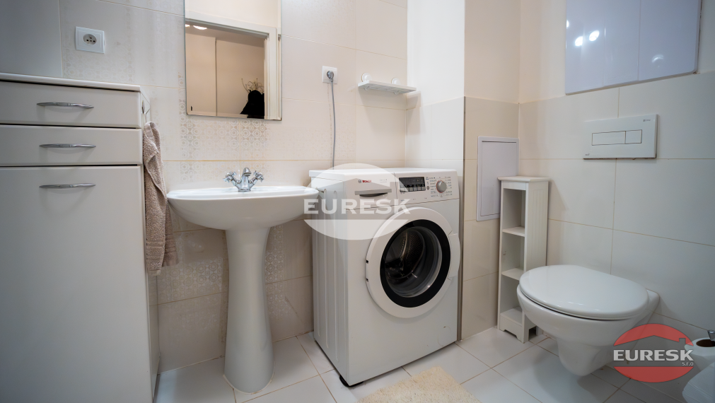 Skvelá investícia: moderný 2-izbový byt v tehlovom dome – Humenné.