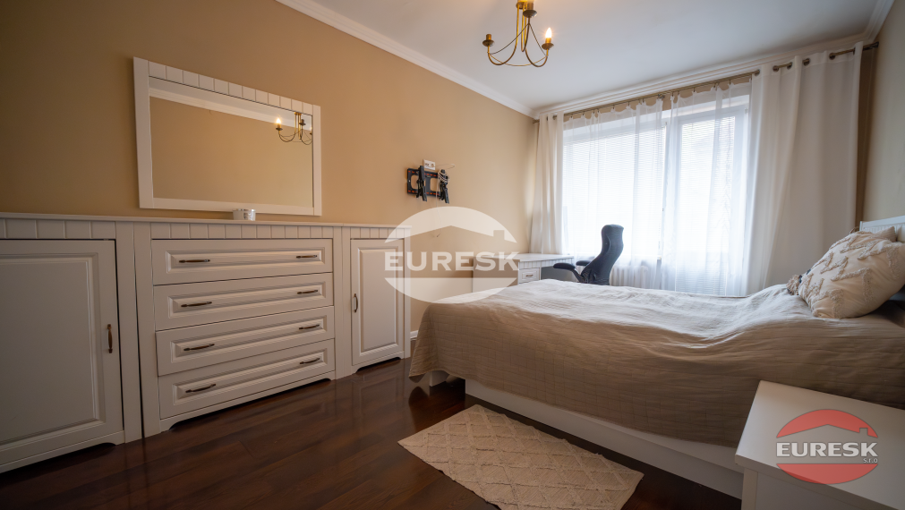 Skvelá investícia: moderný 2-izbový byt v tehlovom dome – Humenné.