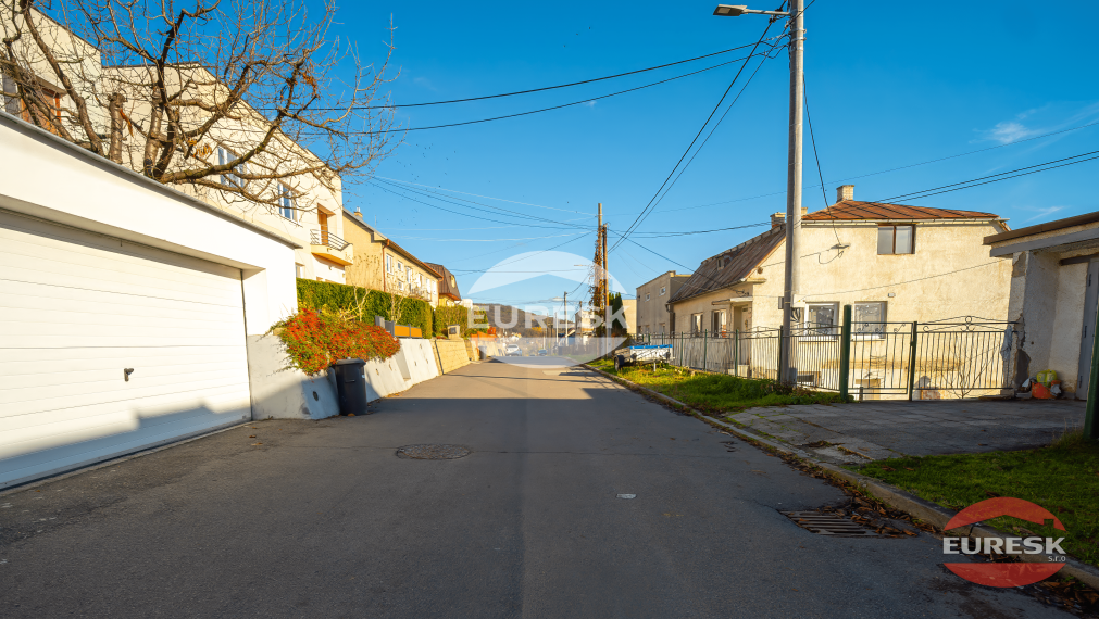 Exkluzívne na predaj: Rodinný dom vo vyhľadávanej lokalite Humenného s priestranným pozemkom a panoramatickým výhľadom