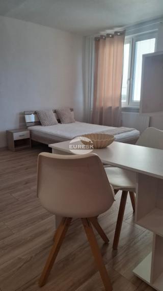 Na prenájom garzónka v Humennom.