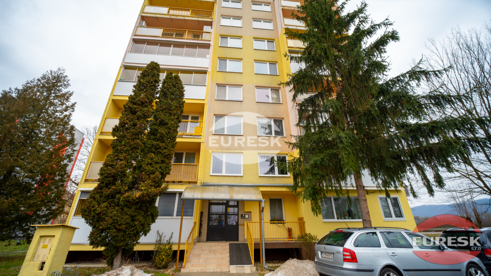 Na predaj 3-izbový byt v Humennom.