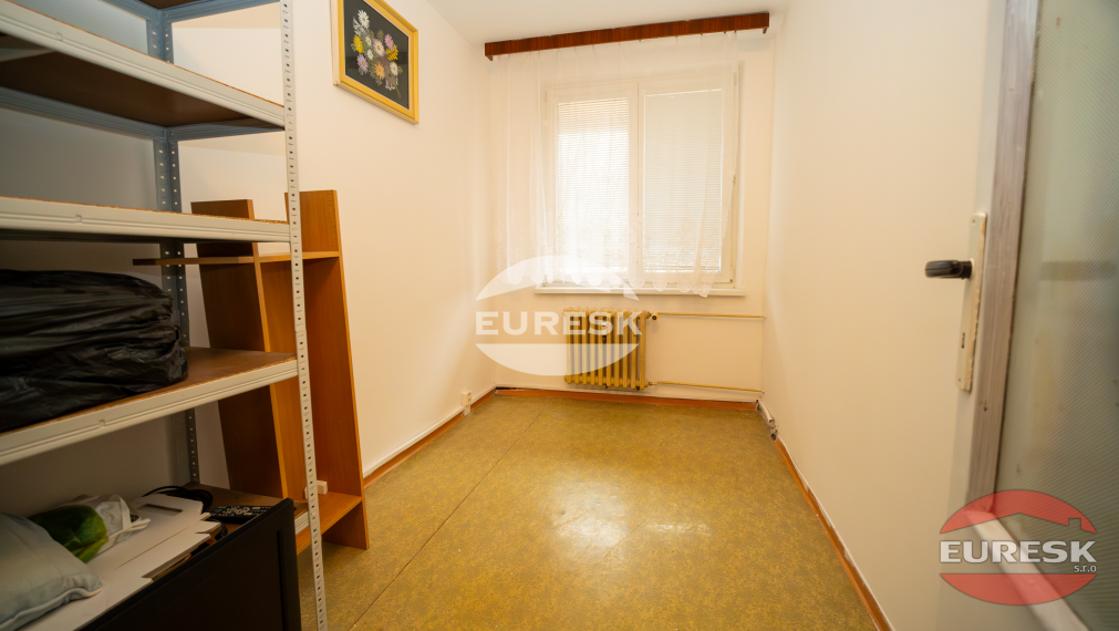 Na predaj 3-izbový byt v Humennom.