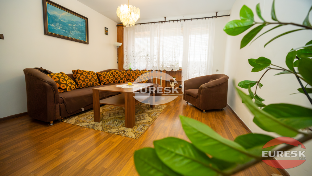 Na predaj 3-izbový byt v Humennom.