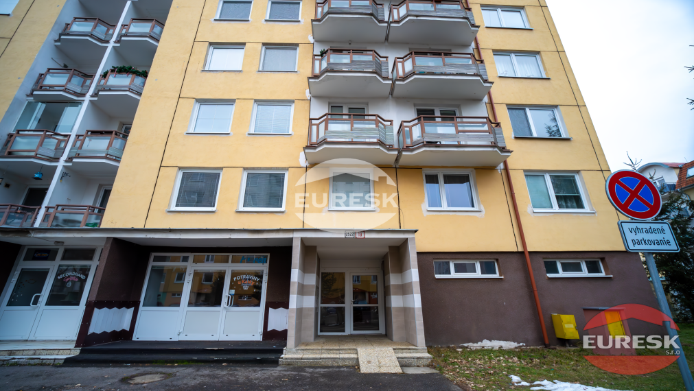 Na predaj 3-izbový byt v Humennom.