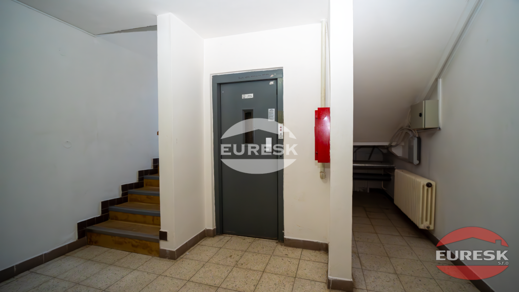 Na predaj 3-izbový byt v Humennom.