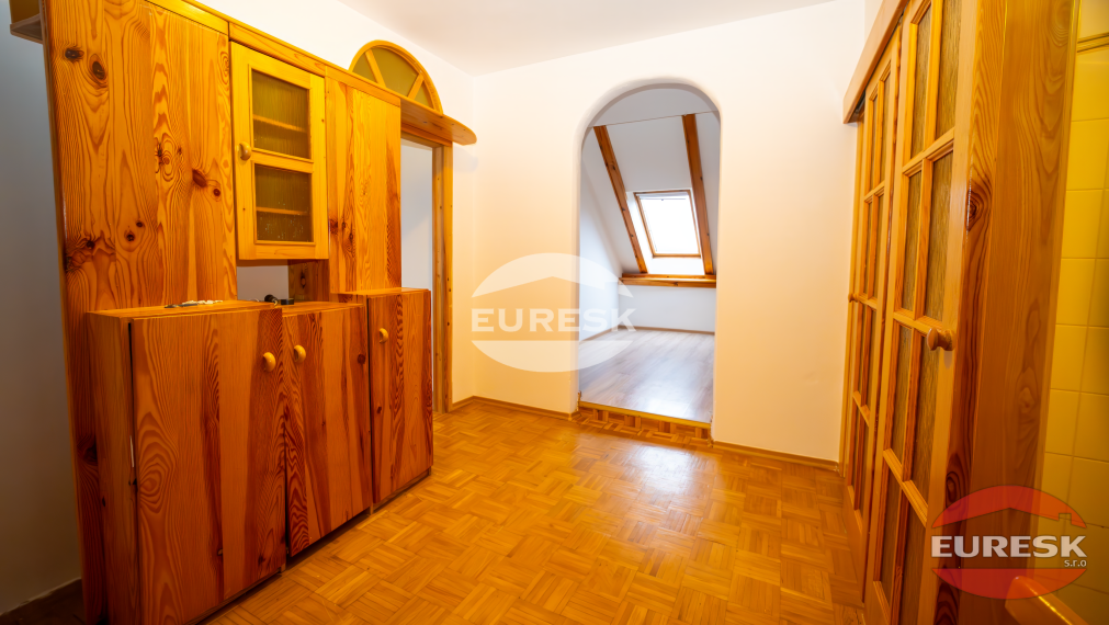 Na predaj 3-izbový byt v Humennom.