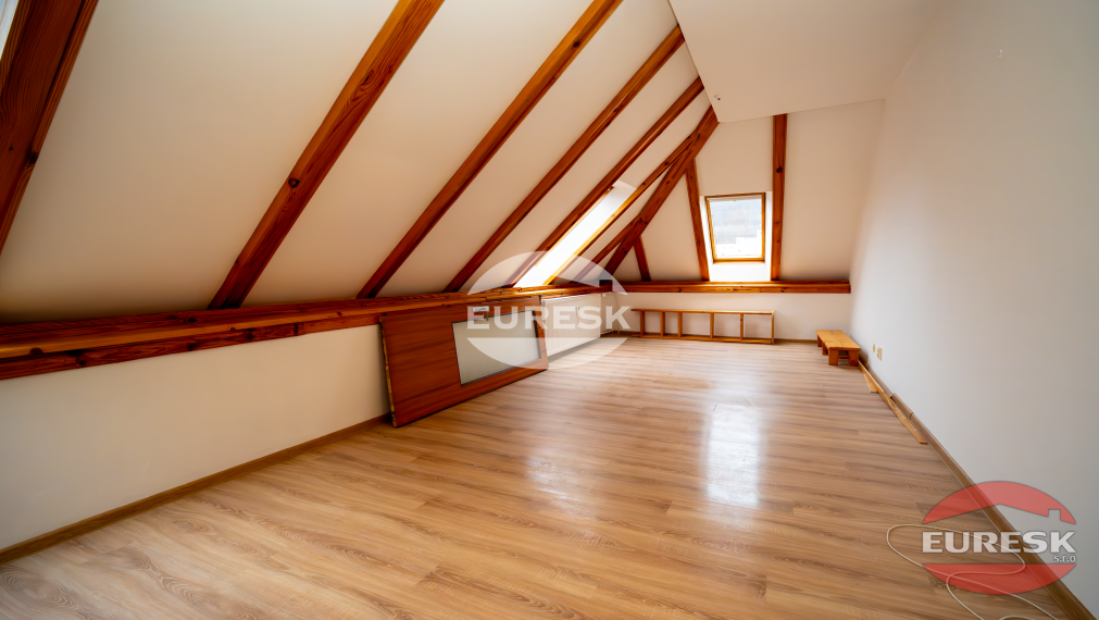 Na predaj 3-izbový byt v Humennom.