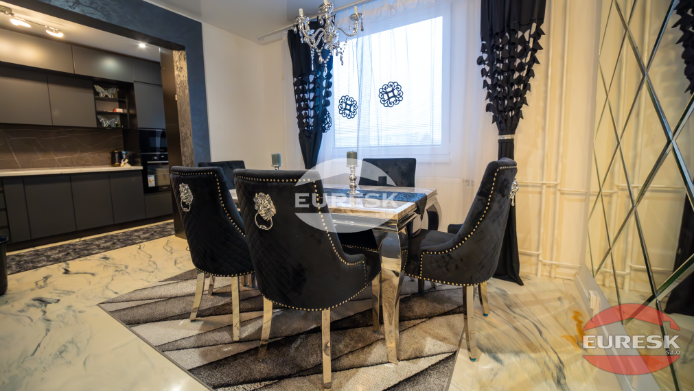 Na predaj 4-izbový byt v Humennom.