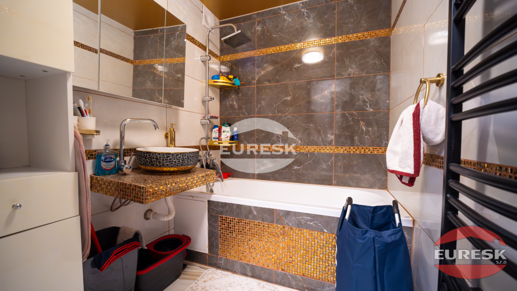 Na predaj 4-izbový byt v Humennom.