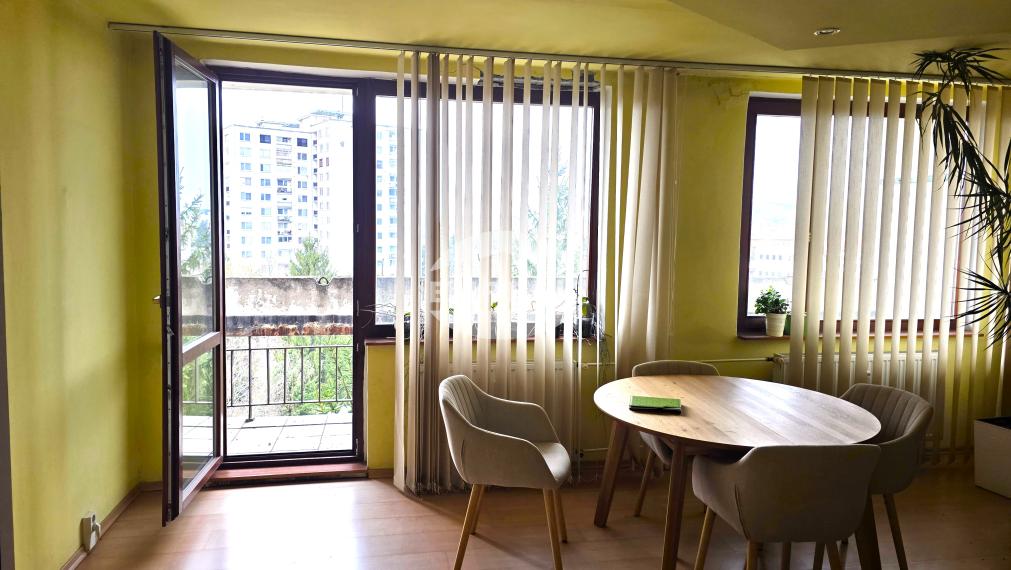 Na predaj: priestranný 4-izbový byt s dvomi lodžiami – ul. Třebíčska, Humenné