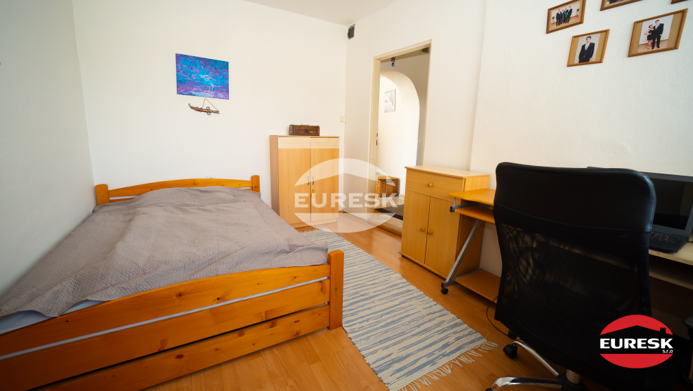 🏡✨ NOVŠÍ RODINNÝ DOM BEZ INVESTÍCIÍ – 1 170 m² POZEMOK, GARÁŽ, TERASA | DLHÉ NAD CIROCHOU ✨🏡