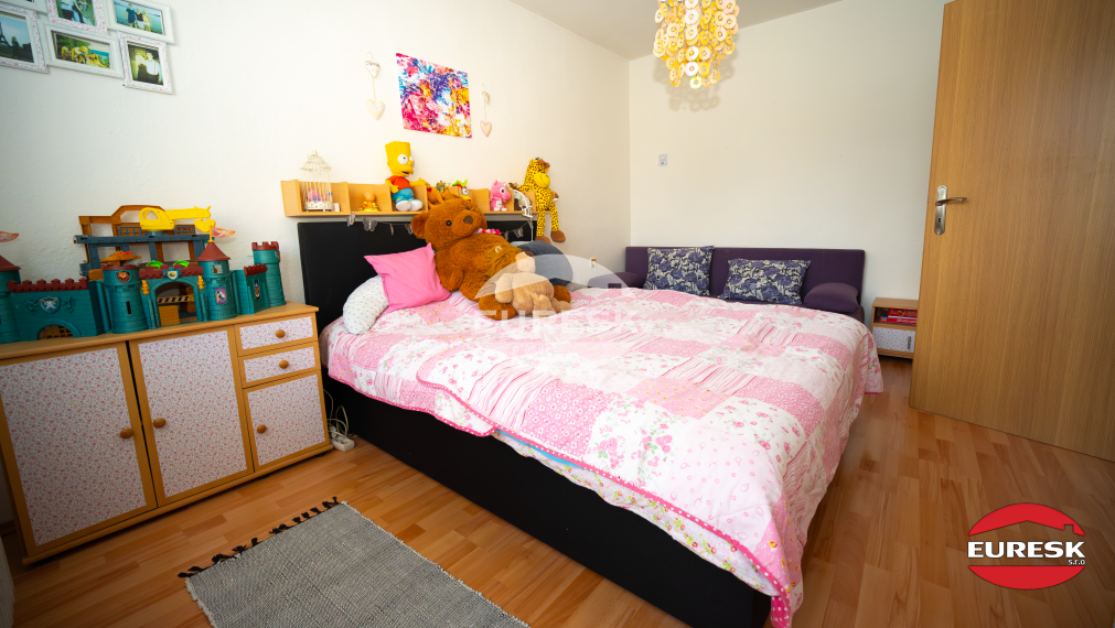 🏡✨ NOVŠÍ RODINNÝ DOM BEZ INVESTÍCIÍ – 1 170 m² POZEMOK, GARÁŽ, TERASA | DLHÉ NAD CIROCHOU ✨🏡