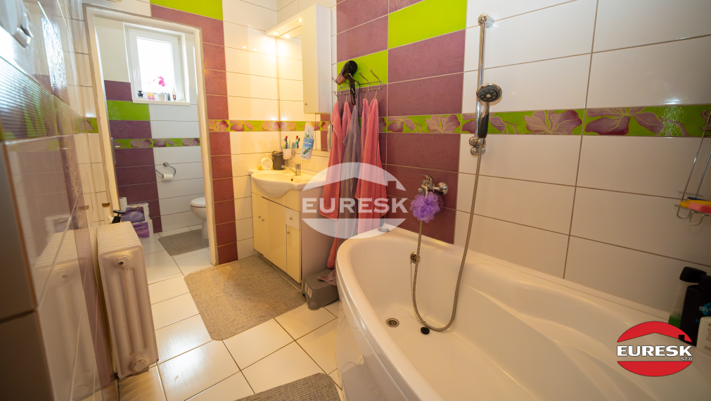 🏡✨ NOVŠÍ RODINNÝ DOM BEZ INVESTÍCIÍ – 1 170 m² POZEMOK, GARÁŽ, TERASA | DLHÉ NAD CIROCHOU ✨🏡