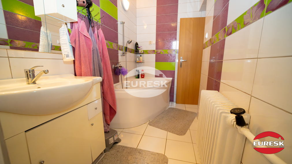 🏡✨ NOVŠÍ RODINNÝ DOM BEZ INVESTÍCIÍ – 1 170 m² POZEMOK, GARÁŽ, TERASA | DLHÉ NAD CIROCHOU ✨🏡