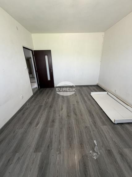 NA PREDAJ – 3-IZBOVÝ BYT PO REKONŠTRUKCII | KOŠAROVCE