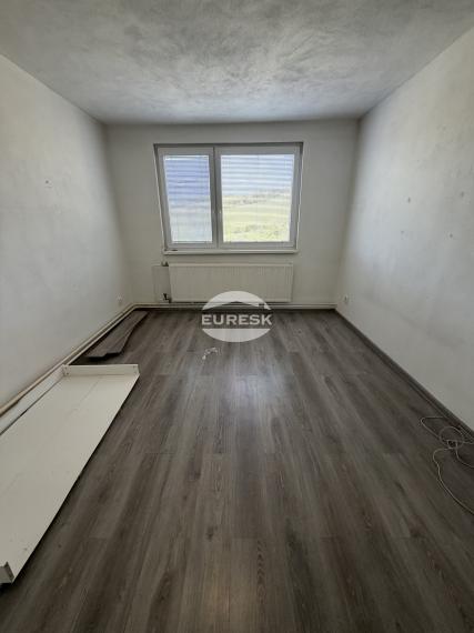 NA PREDAJ – 3-IZBOVÝ BYT PO REKONŠTRUKCII | KOŠAROVCE