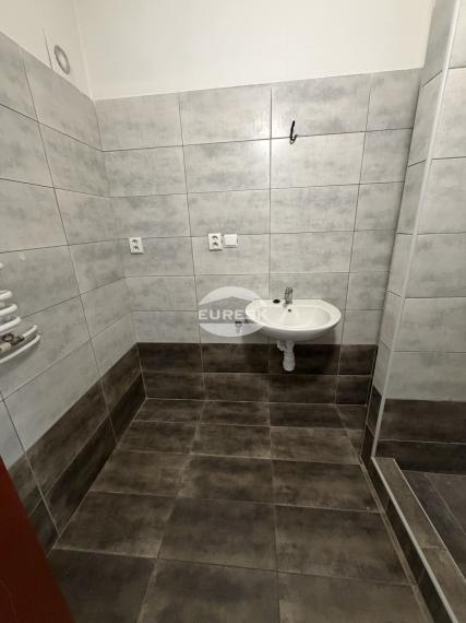NA PREDAJ – 3-IZBOVÝ BYT PO REKONŠTRUKCII | KOŠAROVCE