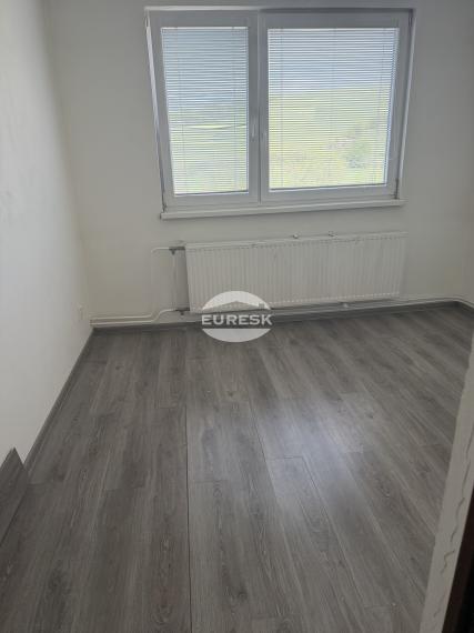 NA PREDAJ – 3-IZBOVÝ BYT PO REKONŠTRUKCII | KOŠAROVCE