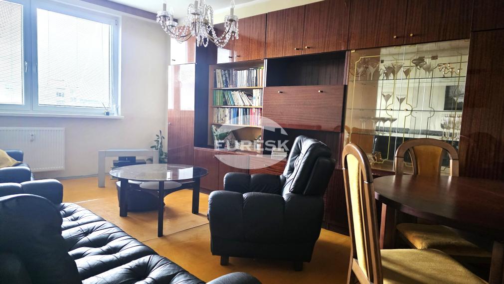 Na predaj priestranný 3-izbový byt s lodžiou– Humenné, ul. Čsl. Armády