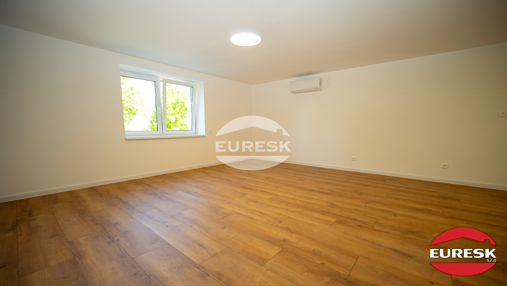 Bývanie ako v rodinnom dome! Nadštandardné 4-izbové byty s vlastným vstupom, garážou a pozemkom.