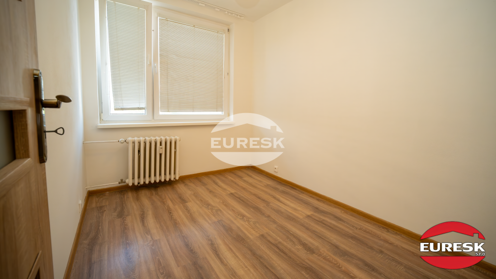 Na predaj 3-izbový zrekonštruovaný byt v Humennom.