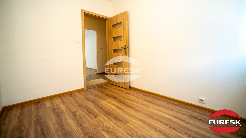 Na predaj 3-izbový zrekonštruovaný byt v Humennom.