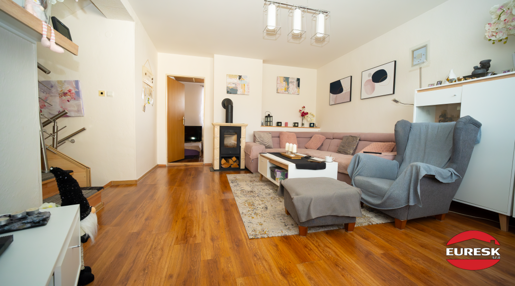 🏡✨ NOVŠÍ RODINNÝ DOM BEZ INVESTÍCIÍ – 1 170 m² POZEMOK, GARÁŽ, TERASA | DLHÉ NAD CIROCHOU ✨🏡