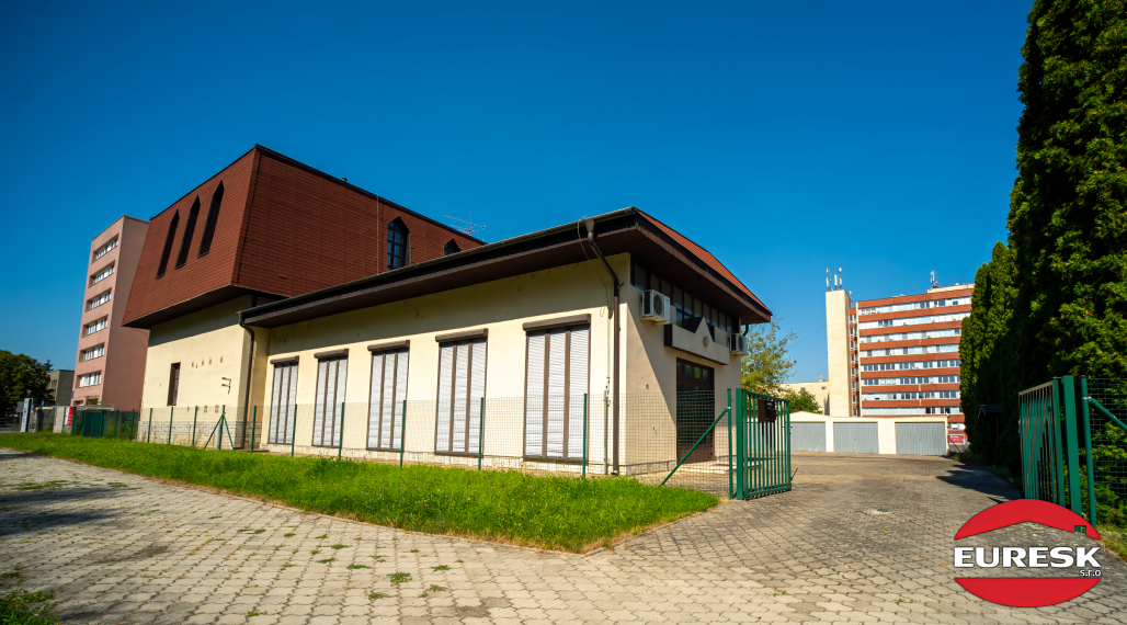 EXKLUZÍVNE NA PREDAJ – VÝNIMOČNÁ MULTIFUNKČNÁ BUDOVA V HUMENNOM.