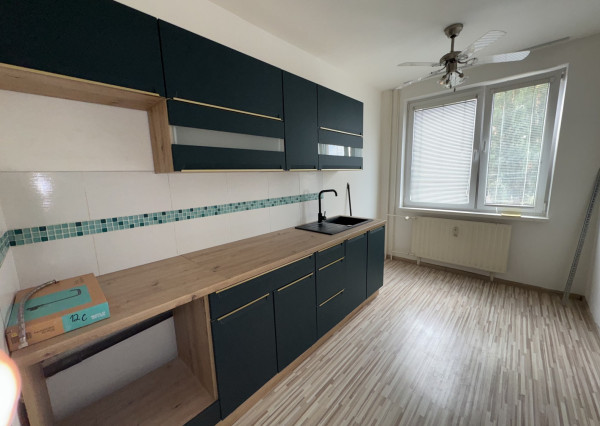 Na predaj  3-izbový byt po rekonštrukcii v atraktívnej lokalite – Mierová ulica, Humenné.