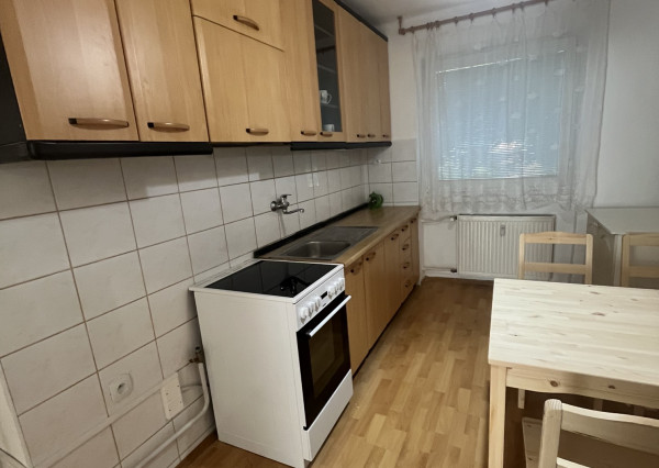 Prenájom priestranného 2-izbového bytu na Krátkej ulici v Humennom.