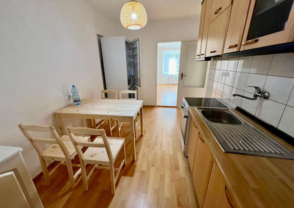 Prenájom priestranného 2-izbového bytu na Krátkej ulici v Humennom.