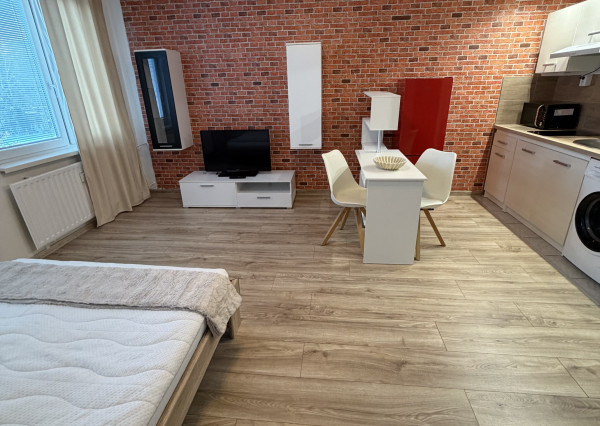 Na prenájom garzónka v Humennom.