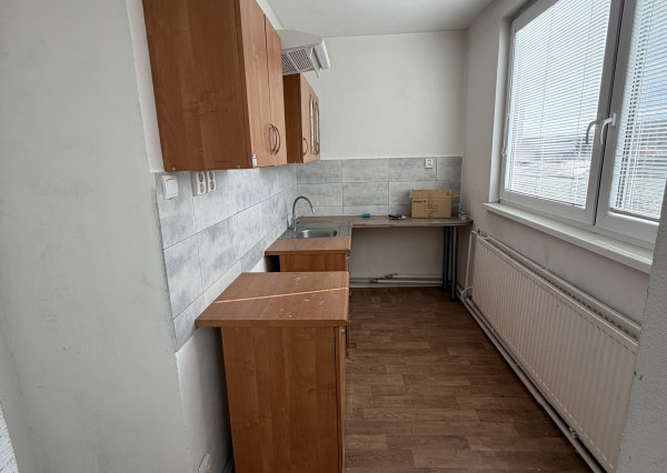 NA PREDAJ – 3-IZBOVÝ BYT PO REKONŠTRUKCII | KOŠAROVCE