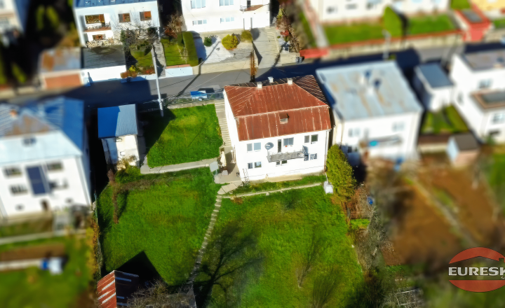 Exkluzívne na predaj: Rodinný dom vo vyhľadávanej lokalite Humenného s priestranným pozemkom a panoramatickým výhľadom - fotografia 4