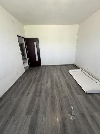 NA PREDAJ – 3-IZBOVÝ BYT PO REKONŠTRUKCII | KOŠAROVCE - fotografia 3