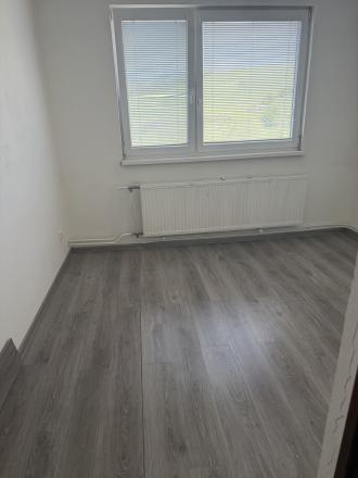 NA PREDAJ – 3-IZBOVÝ BYT PO REKONŠTRUKCII | KOŠAROVCE - fotografia 8