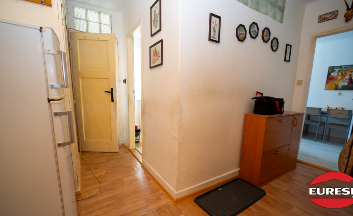 Veľkometrážny 2-izbový byt s balkónom v tehlovom dome – ideálny na modernú rekonštrukciu. - fotografia 6