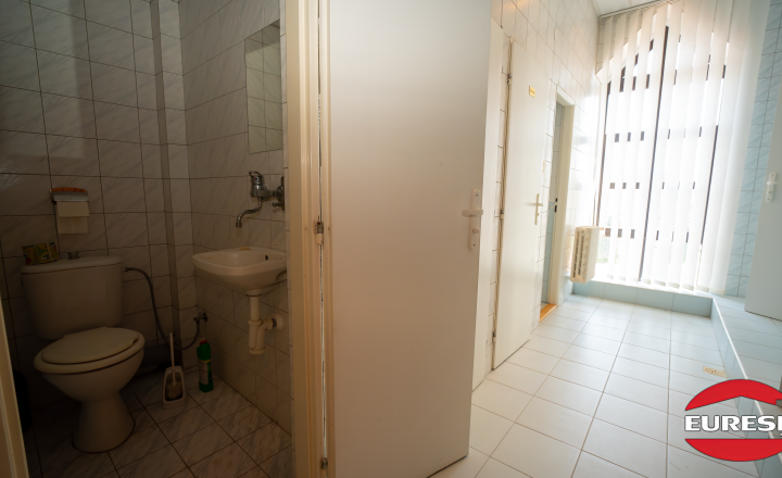 EXKLUZÍVNE NA PREDAJ – VÝNIMOČNÁ MULTIFUNKČNÁ BUDOVA V HUMENNOM. - fotografia 34